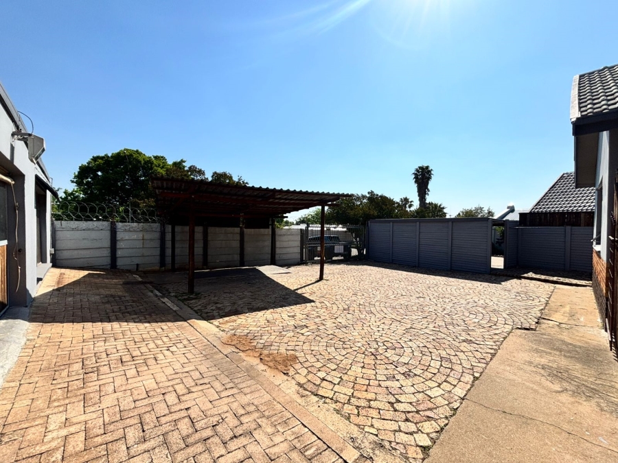 5 Bedroom Property for Sale in Parys Free State